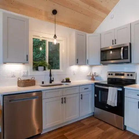 L-shaped kitchen in a Wolf Model F home at Ogden District Cottages