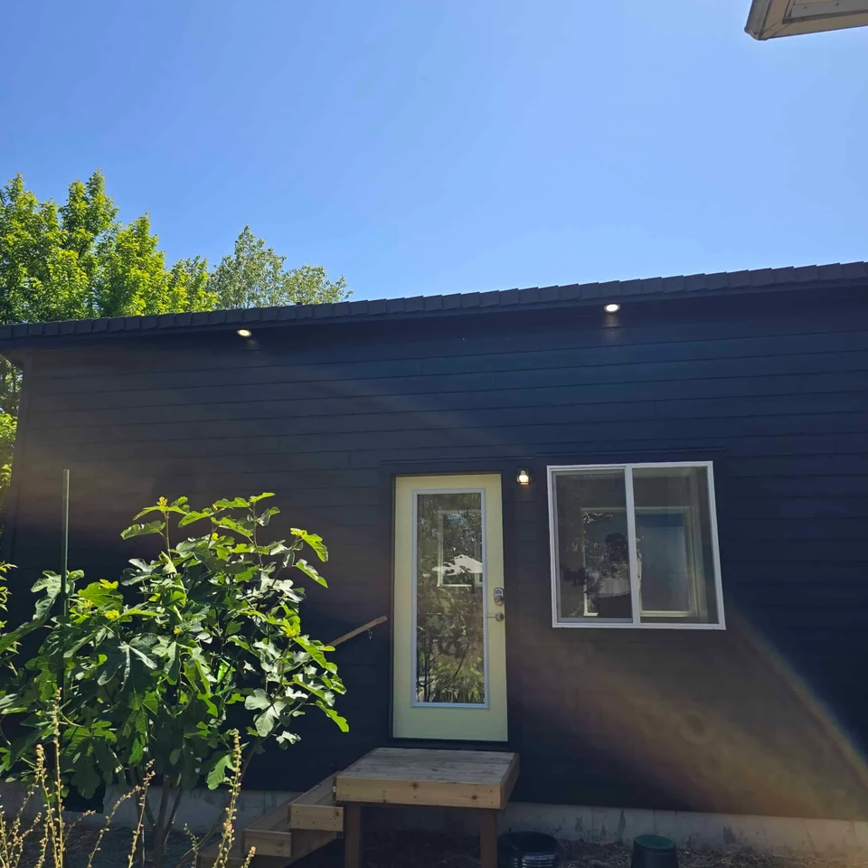 Front of a Wolf Model B home from yard.
