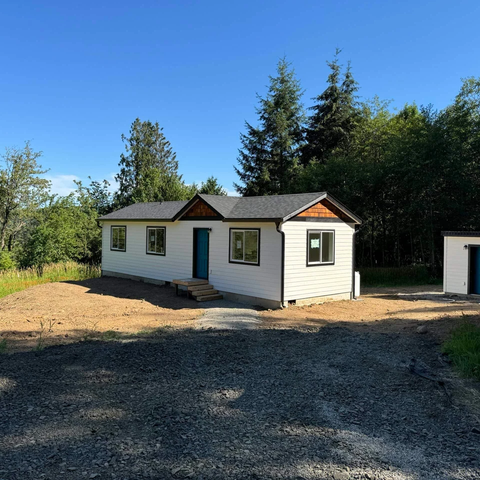 White and black Wolf Model F home