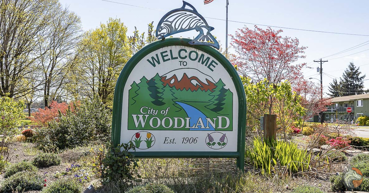 Woodland city limits sign